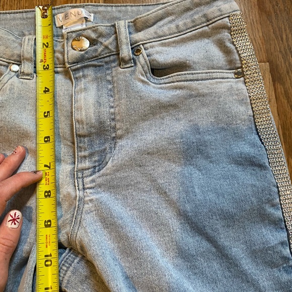 Stylish Light Wash Jeans with Fringe Hem Sparkles Venus Womens Size 4 Pants - Picture 8 of 9